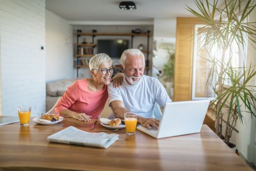 couple-computer-webinar-lp-bg.png